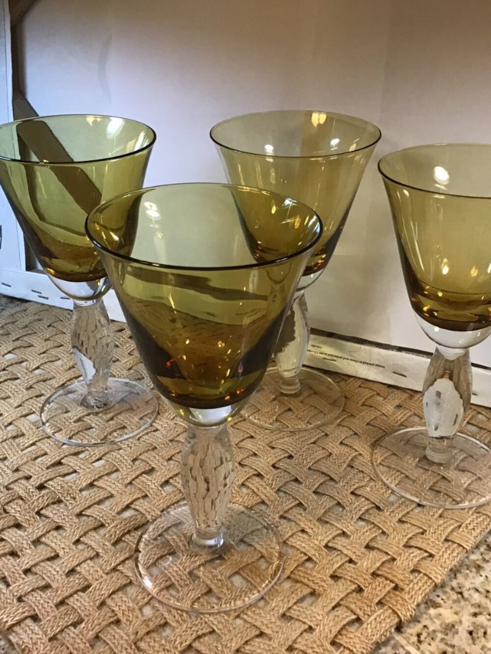Set of 4 wine glasses - MINT CONDITION